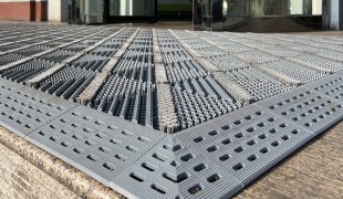 DB-Single Brush modular interlocking mats